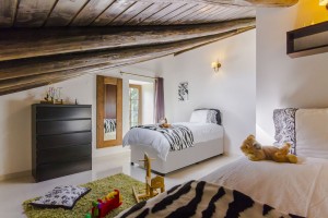 Relaxing and luxurious bedrooms with lots of space for the whole family at this retreat in Portugal