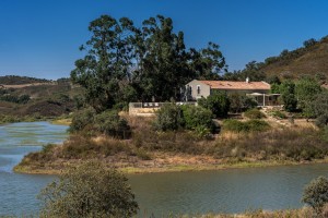 Riverside retreat location in Portugal
